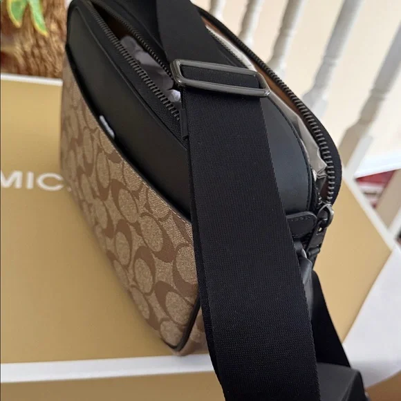 Coach Crossbody Signature Brand New Authentic 9x7 - Picture 3 of 9